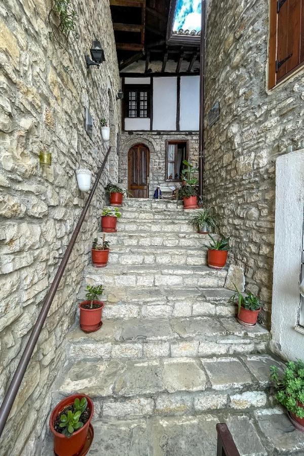 Bujtina Kodiket Guesthouse Berat Buitenkant foto
