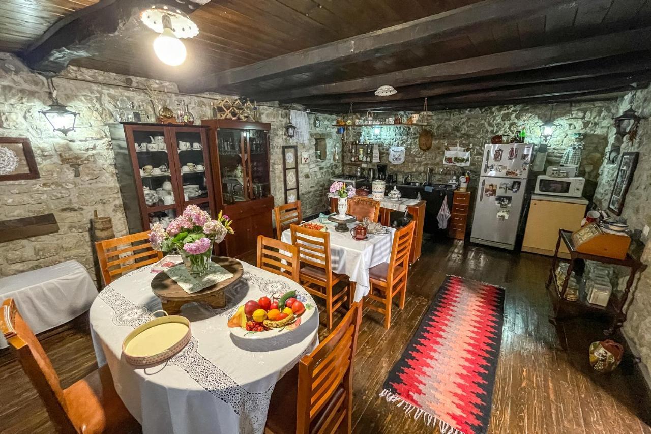 Bujtina Kodiket Guesthouse Berat Buitenkant foto