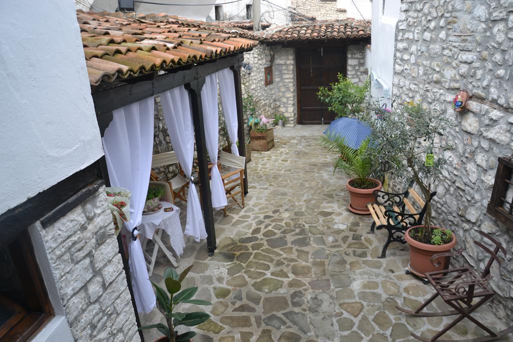 Bujtina Kodiket Guesthouse Berat Buitenkant foto
